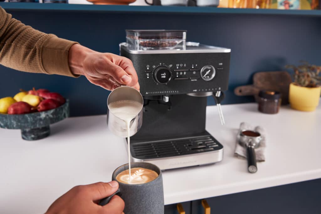 KitchenAid Espresso Semi-Automática con molino de café