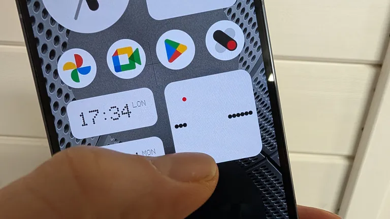Nothing Phone (2)