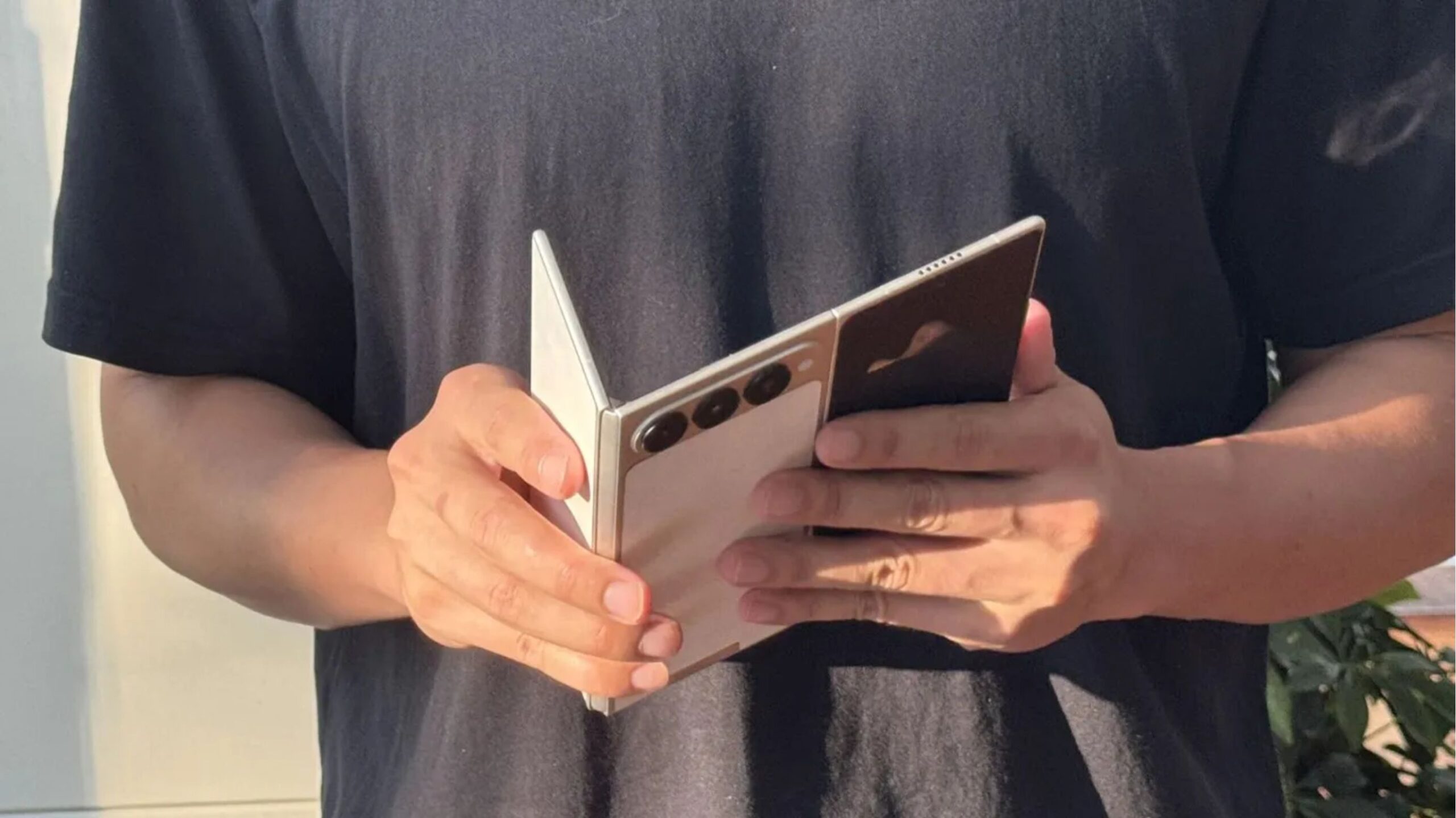 smartphone Tecno Phantom Ultimate G Fold Concept