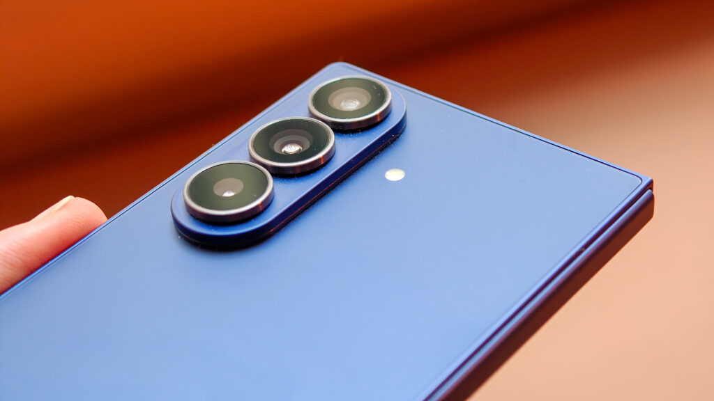 Galaxy Z Fold 7 vs. Honor Magic V5
