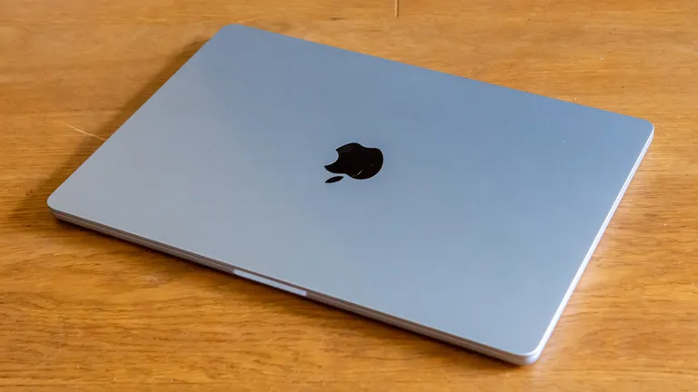 MacBook con pantalla OLED 