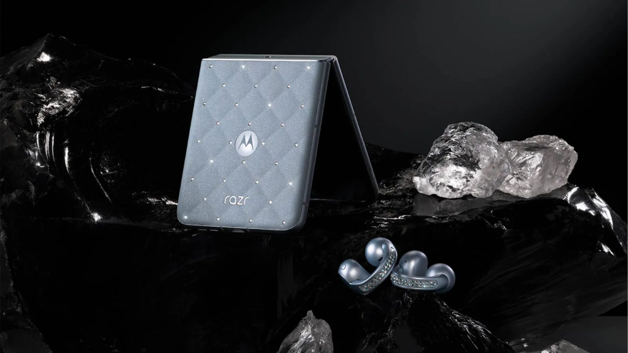 smartphones plegables | motorola razr 60 by Swarovski