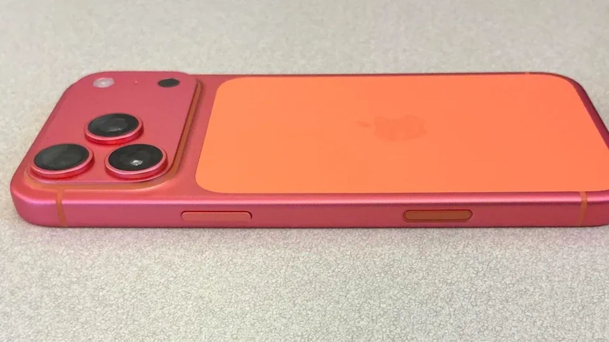 iPhone 17 Pro naranja cósmico