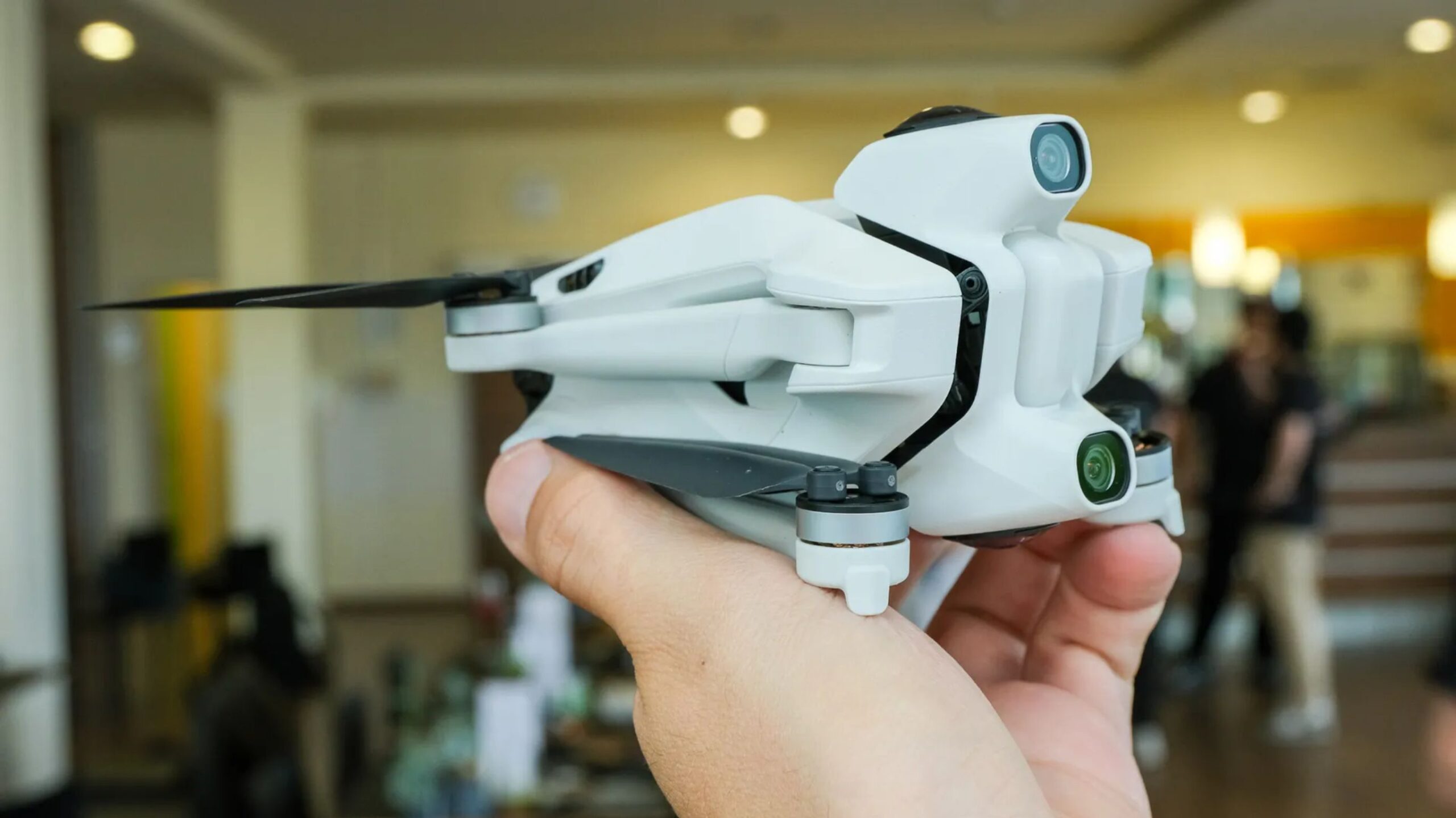 Antigravity A1 fecha de lanzamiento