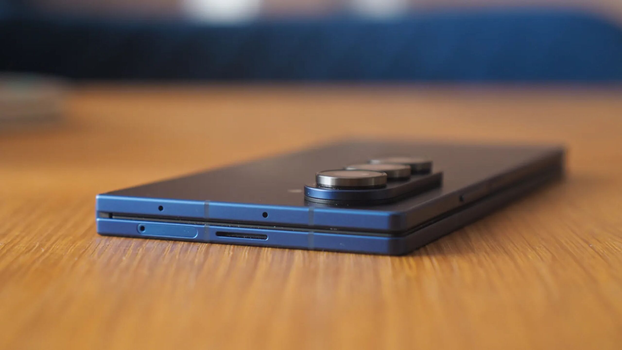 Samsung Galaxy Fold Wide | iPhone Fold