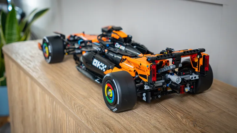 LEGO McLaren MCL39 F1