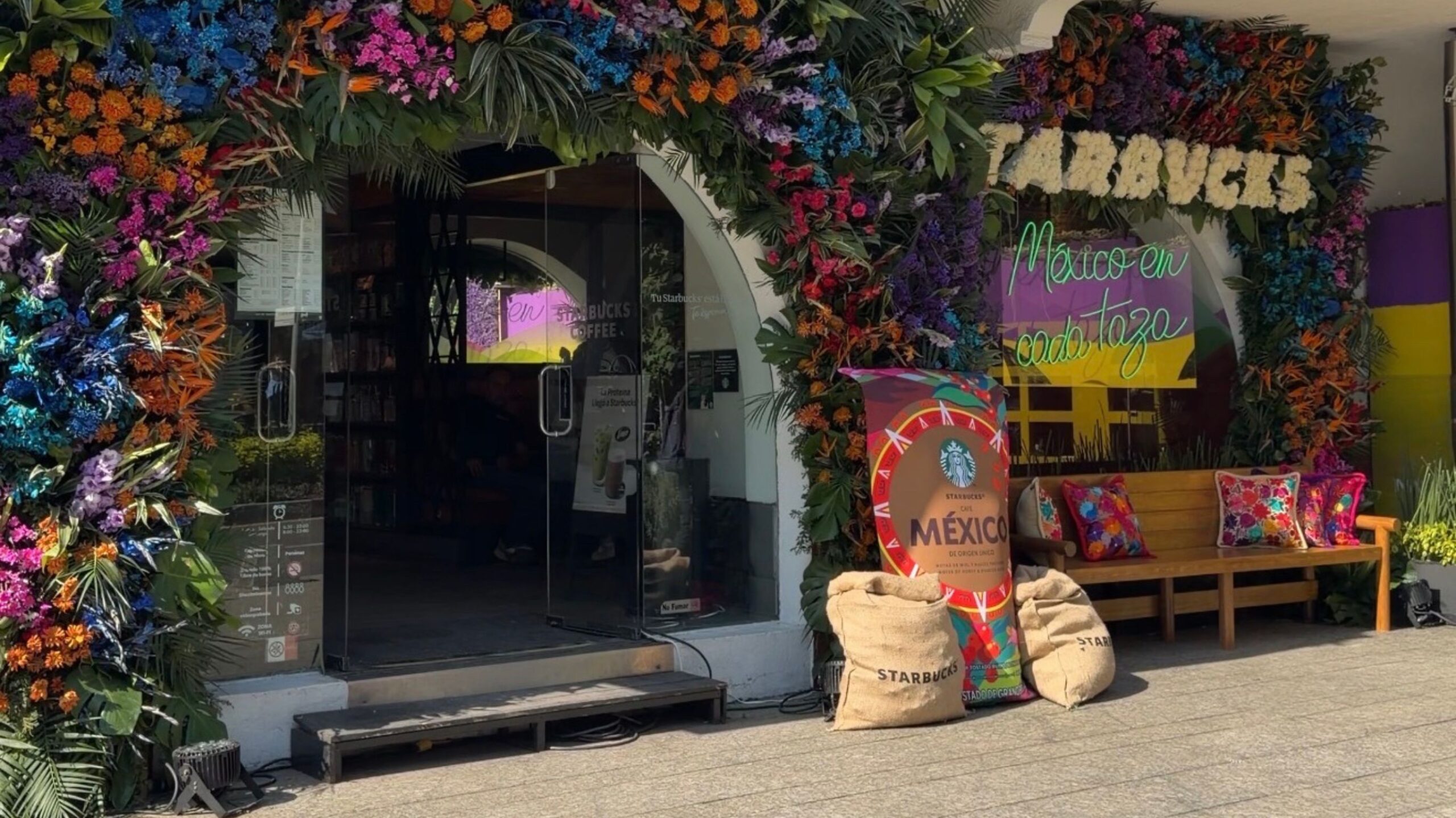 Festival de las Flores | Starbucks Pasaje Polanco