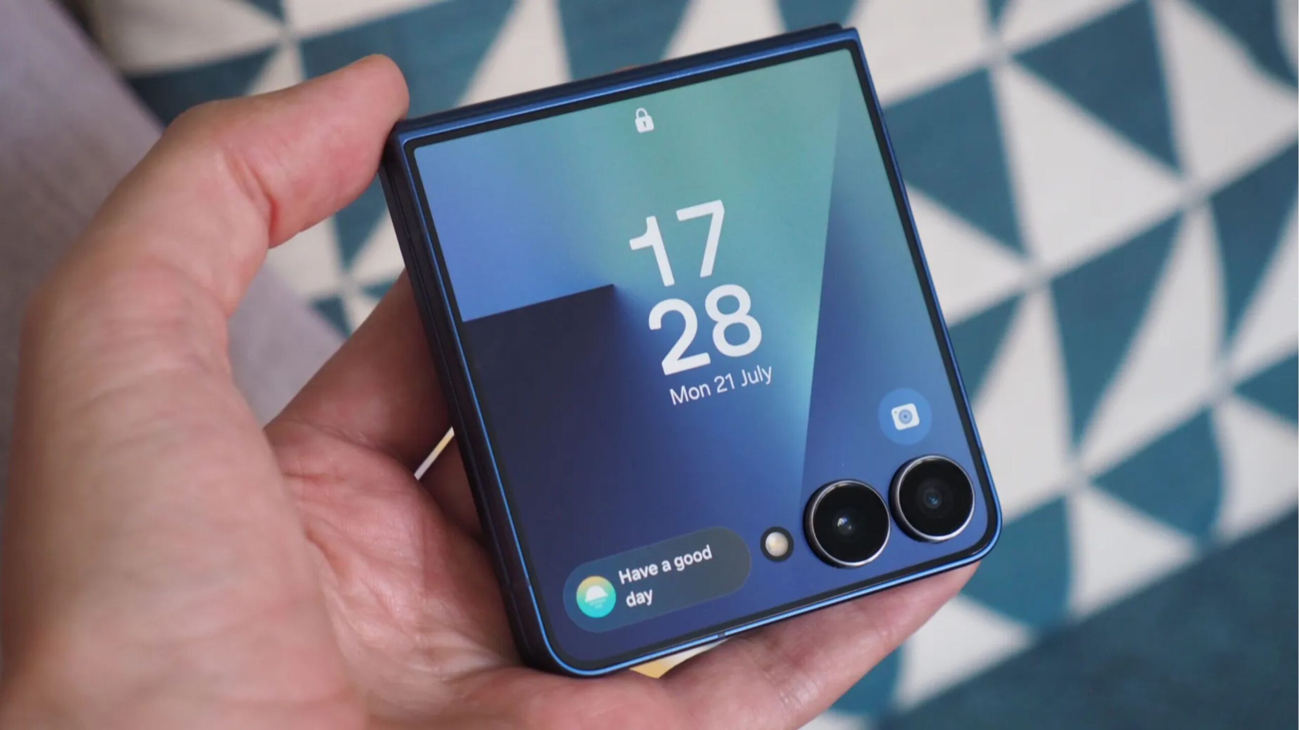 Samsung Galaxy Z Flip 8