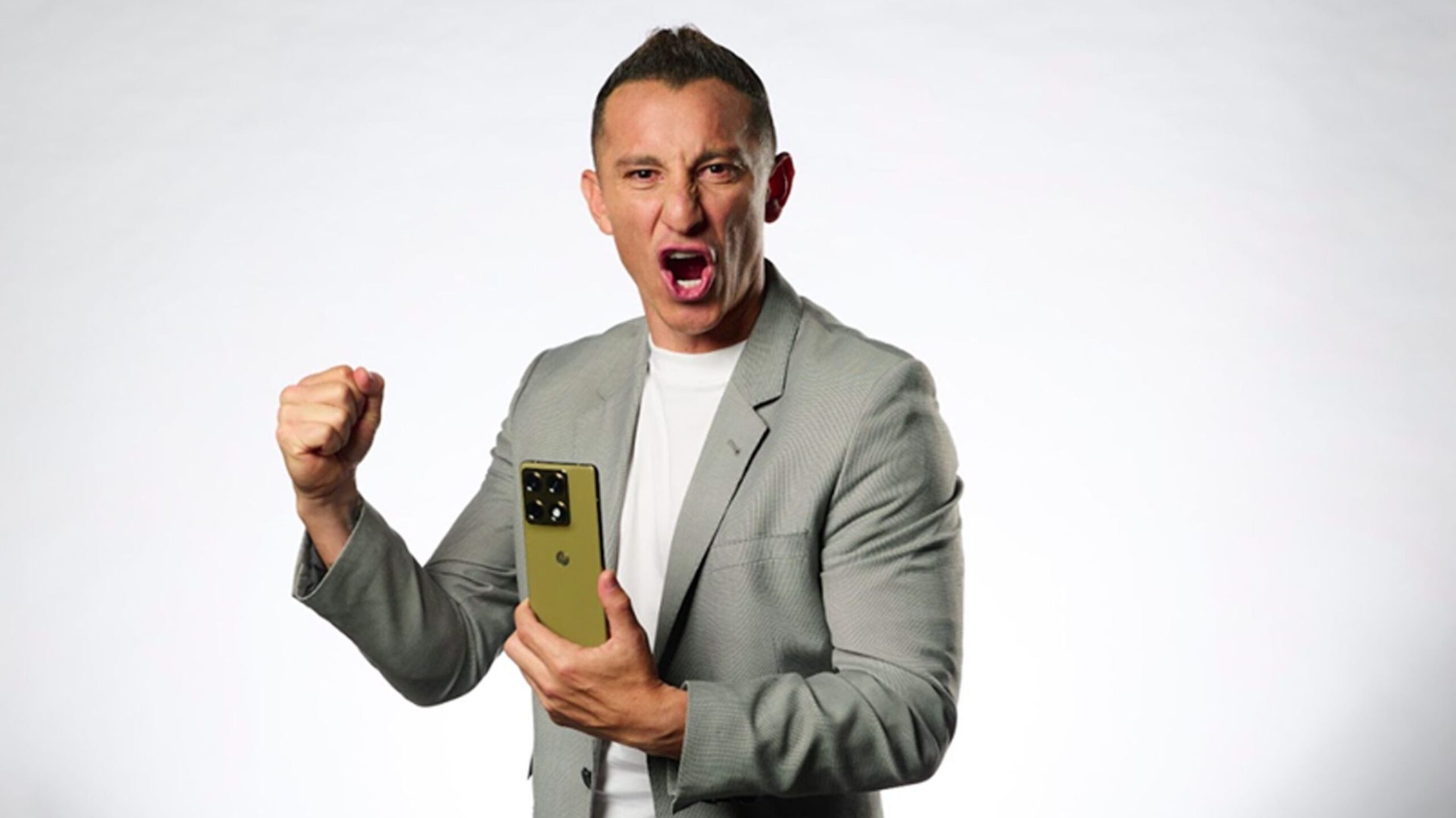 Andrés Guardado embajador de Motorola