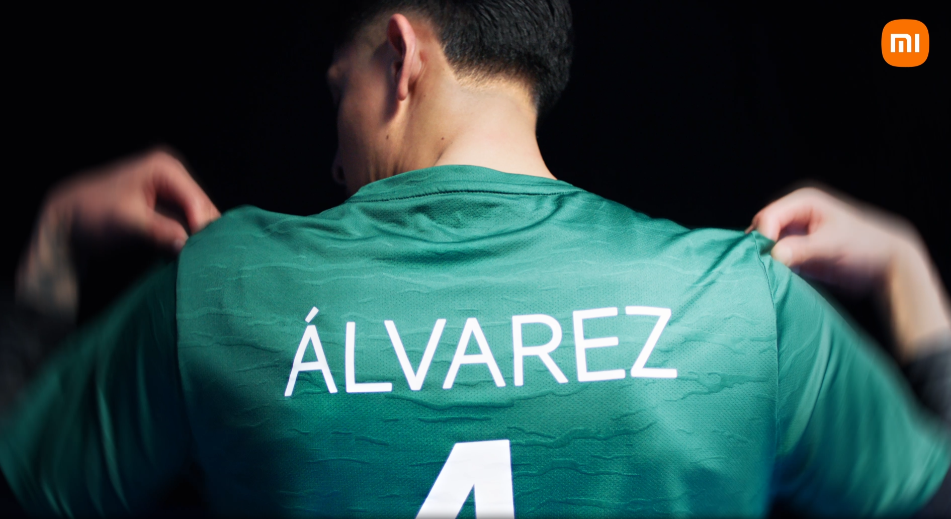 Edson Álvarez embajador serie Xiaomi 17T