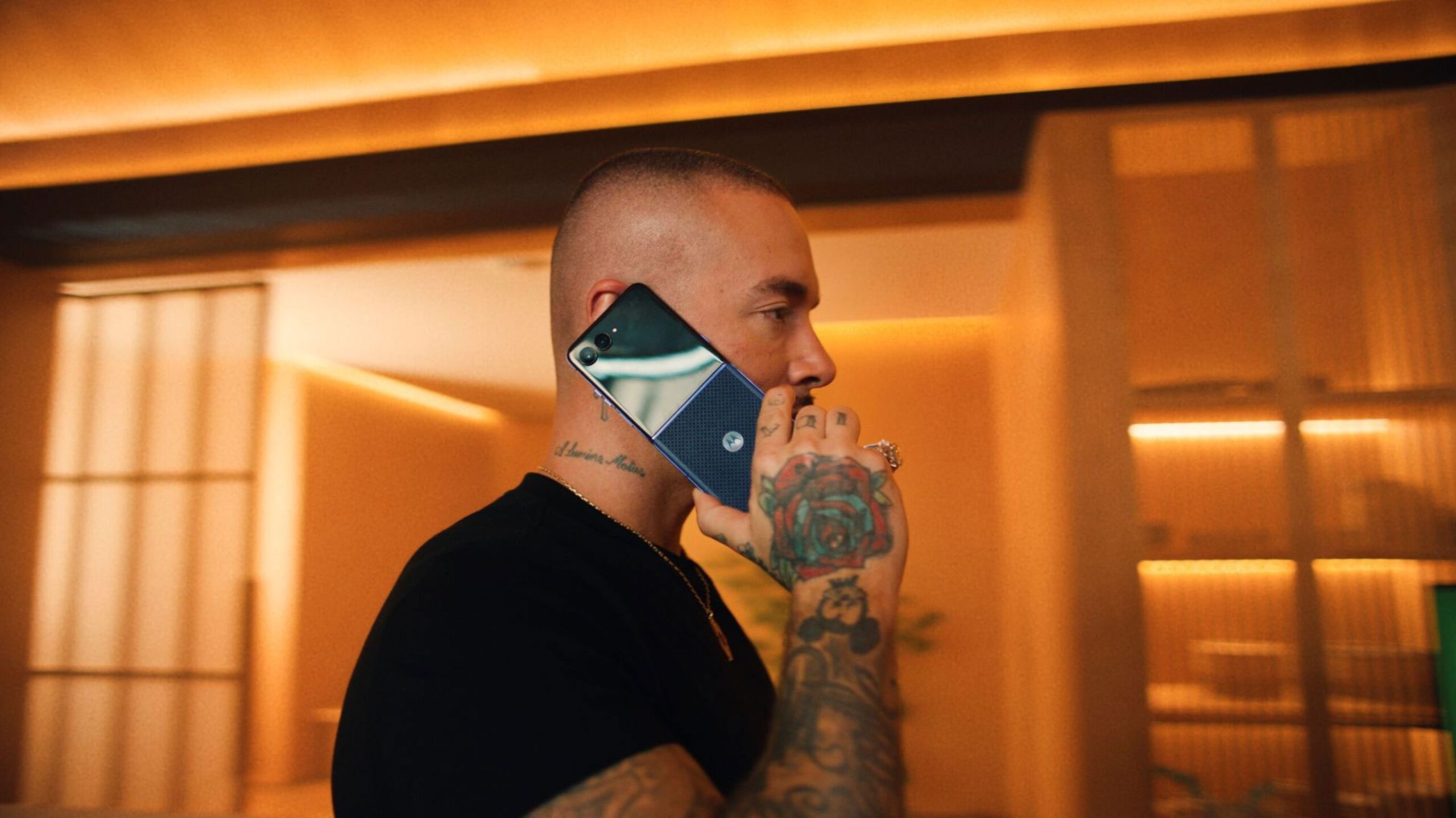 Motorola campaña con J Balvin