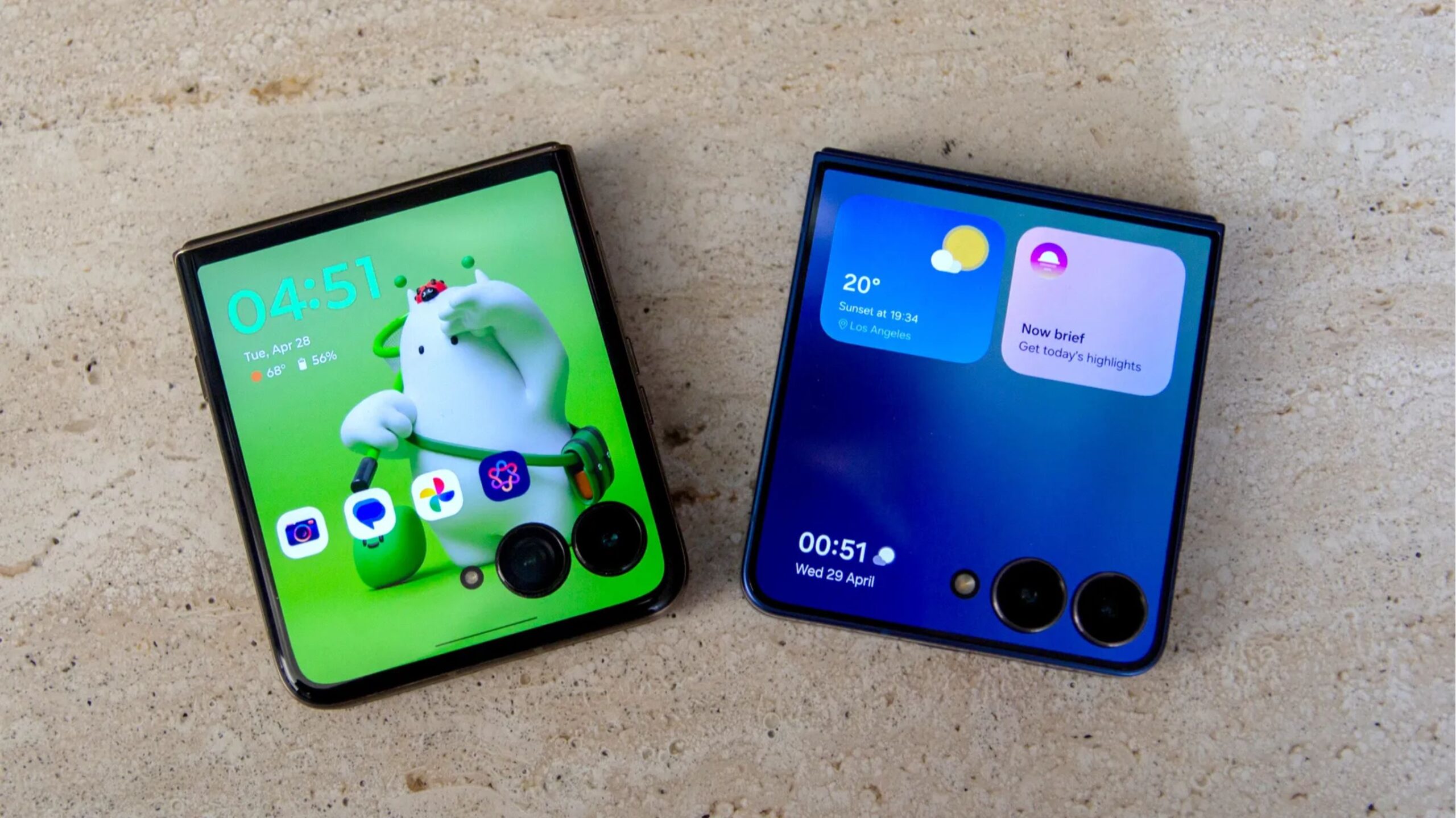 Samsung Galaxy Z Flip 8 | Motorola Razr