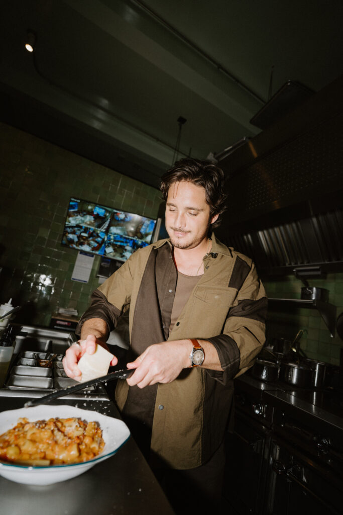 Diego Boneta y Airbnb guía CDMX