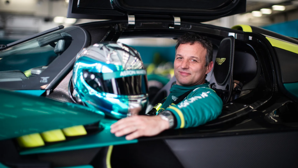 Aston Martin y Curv simulador de carreras Valkyrie Hypercar
