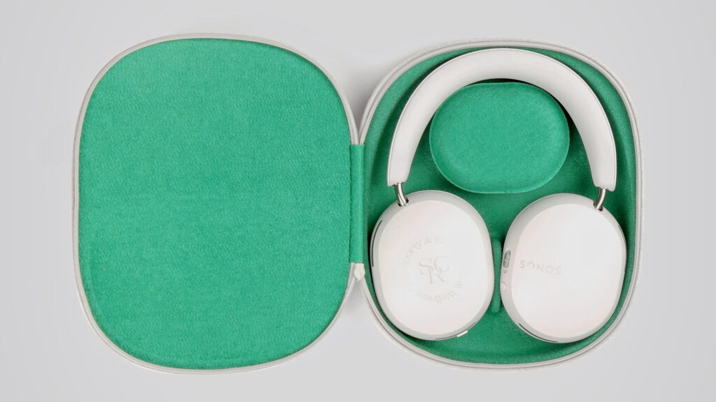 Sonos Ace junto a Sporty & Rich
