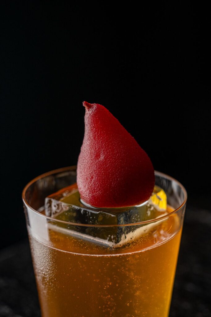 The Macallan y Handshake Speakeasy | Poached Pear