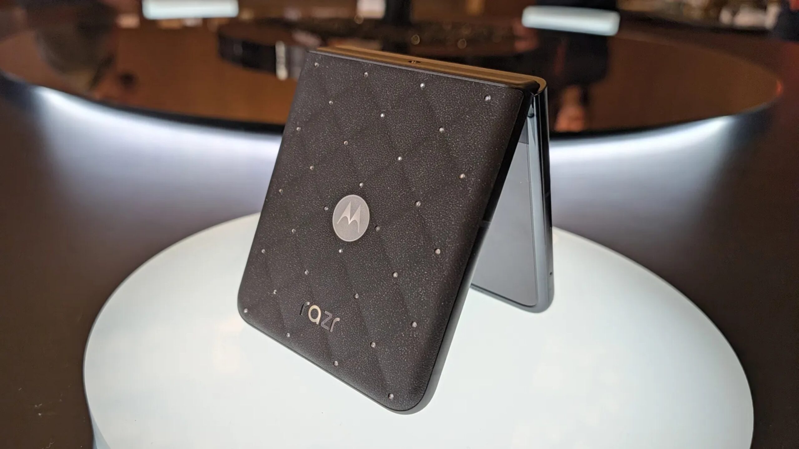 IFA 2026 - motorola Razr 70 con Crystals by Swarovski