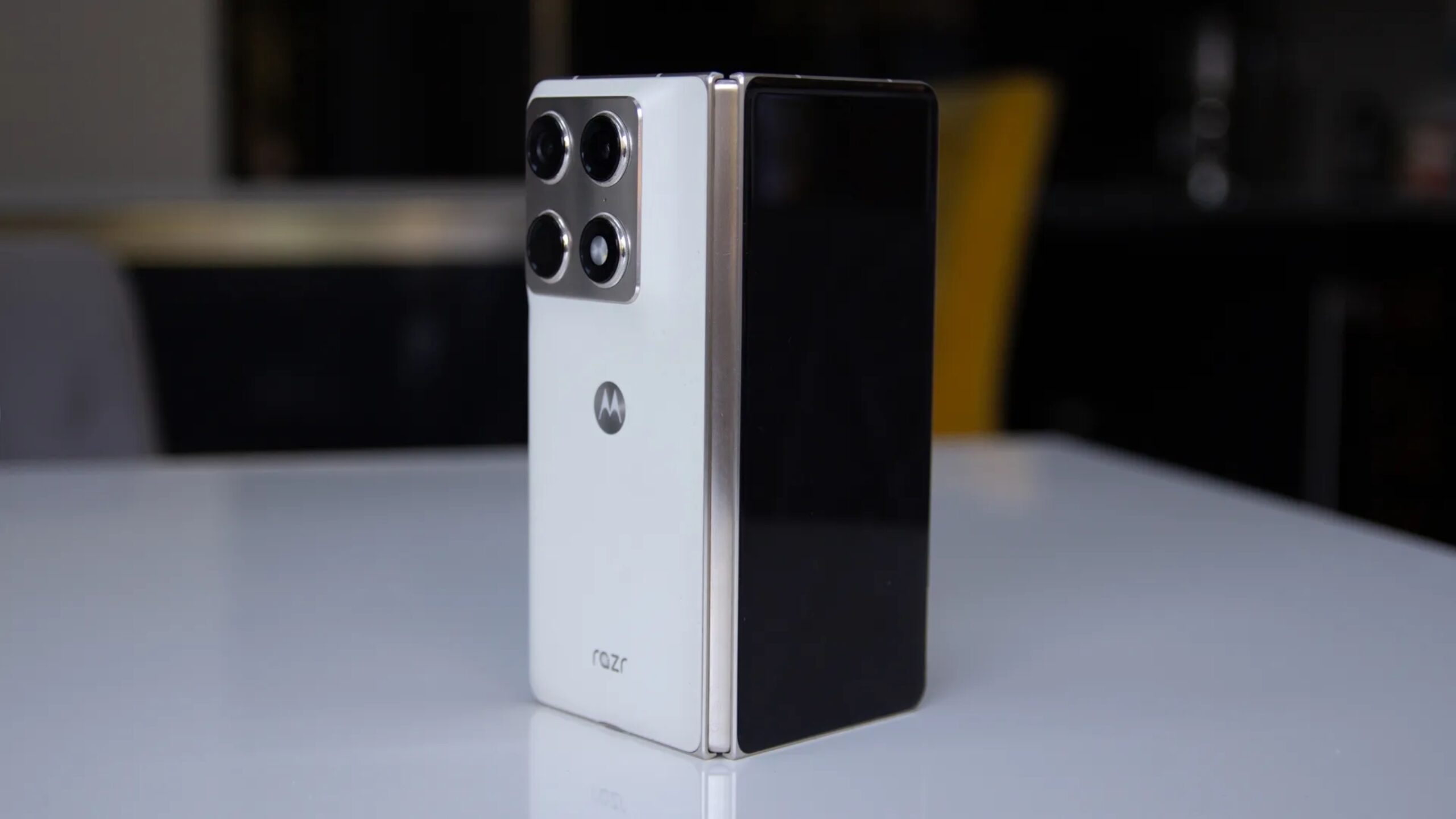 Motorola smartphone plegable ancho