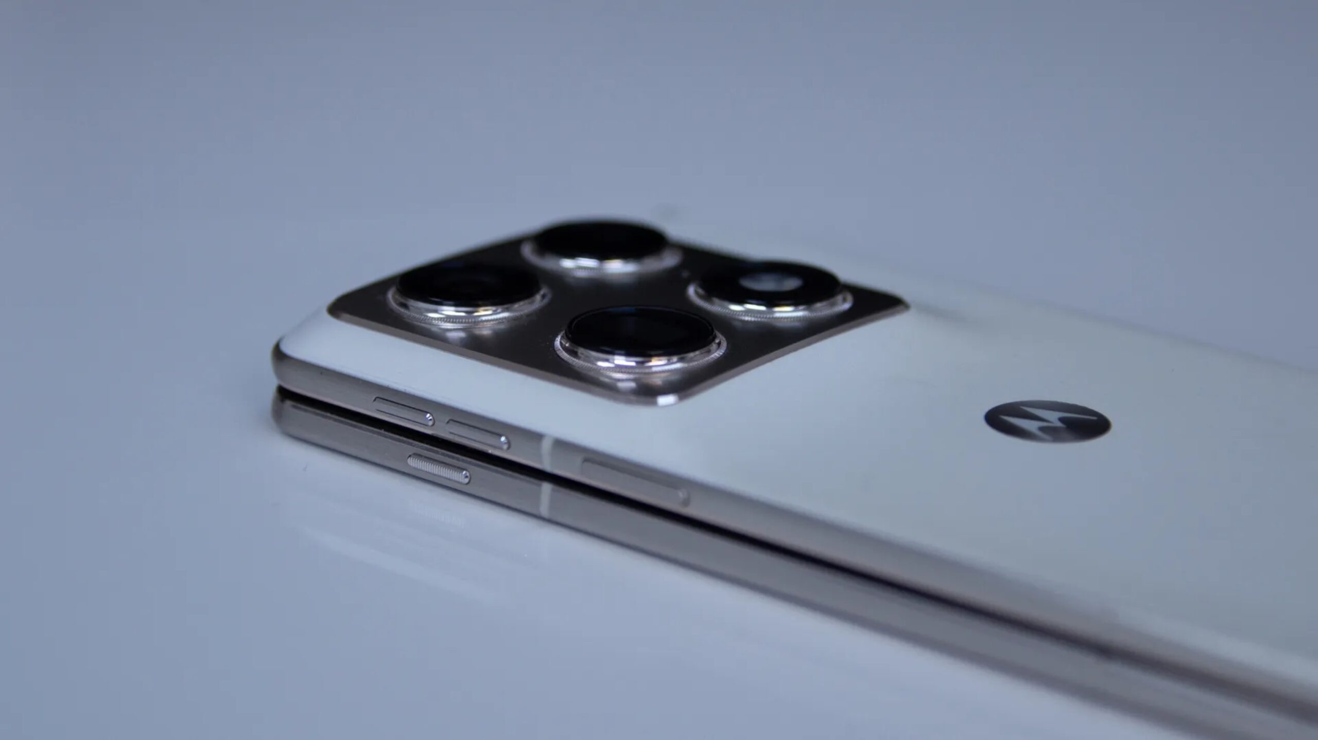 Motorola smartphone plegable ancho