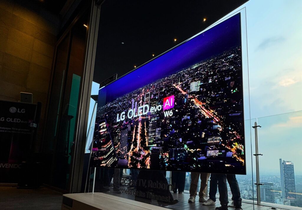 LG OLED evo W6 Wallpaper