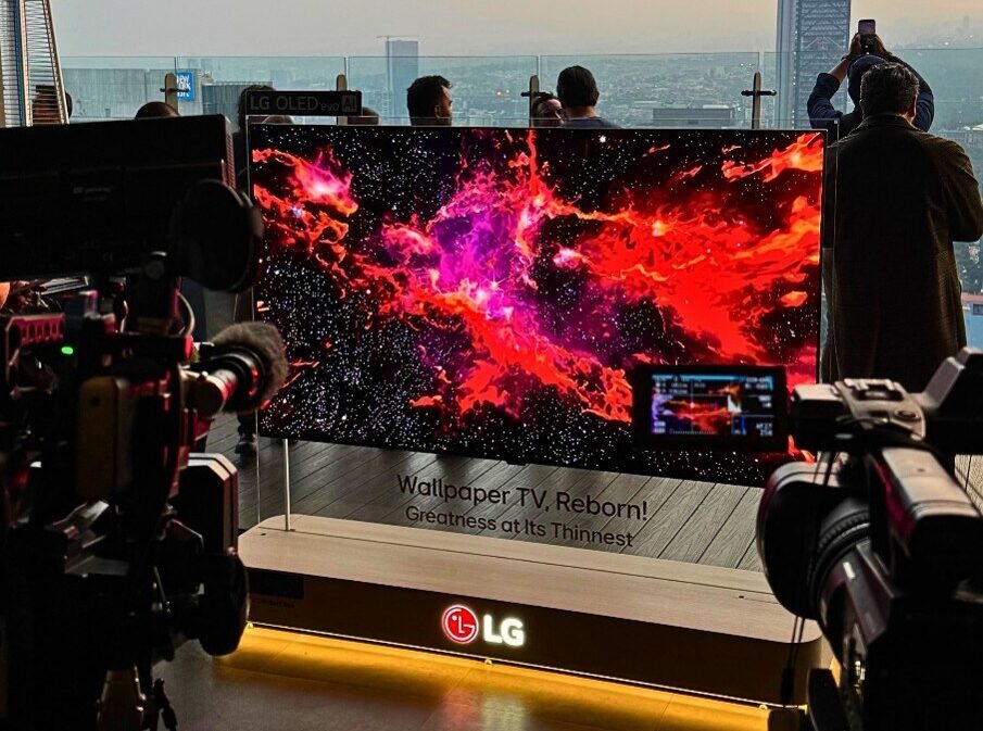 LG OLED evo W6 Wallpaper
